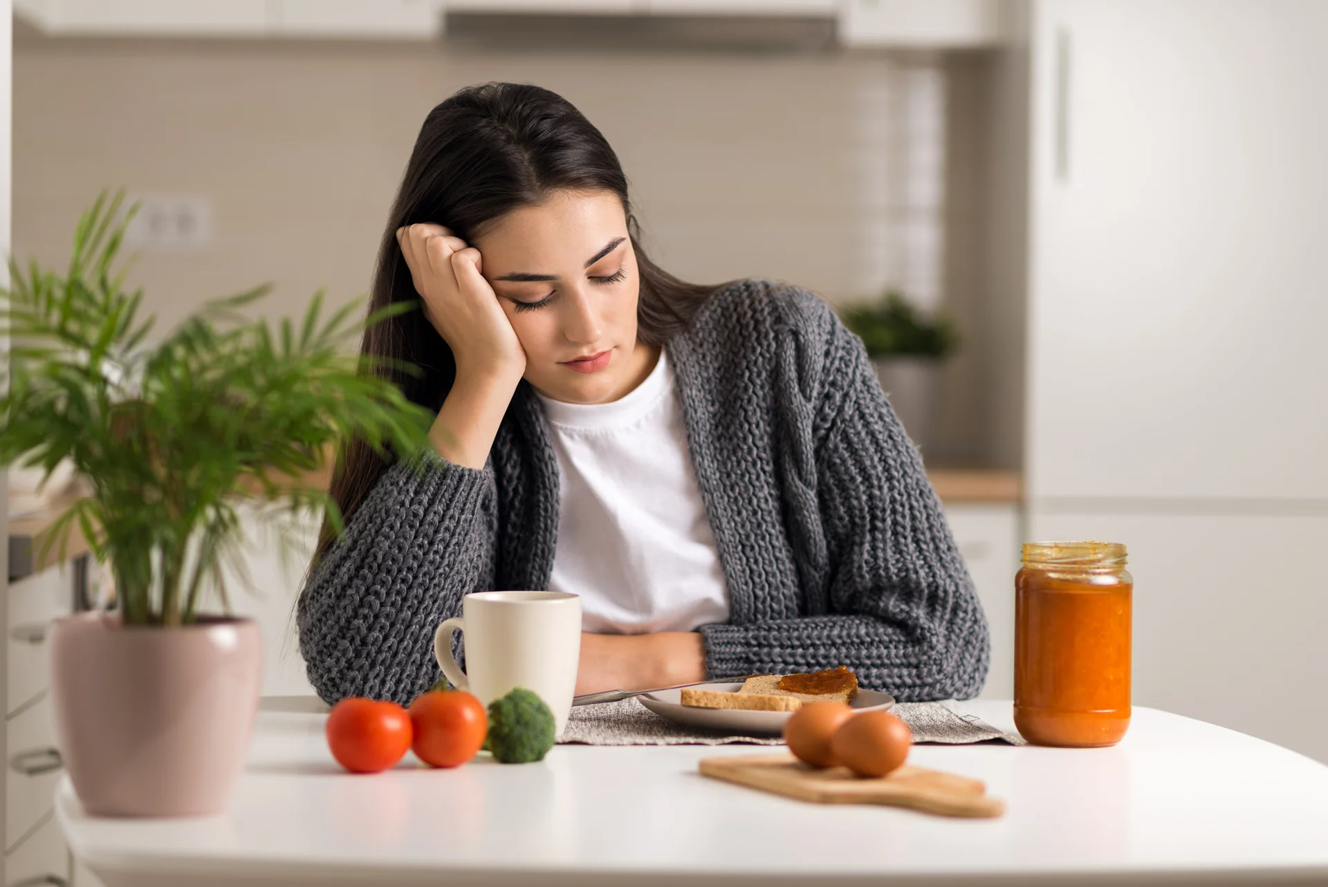 a woman feeling fatigue while eating