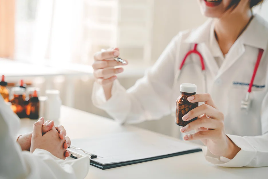 a doctor prescribe medication to her patient